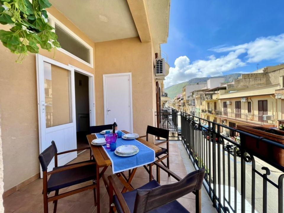 Apartment In The Center Terrasini Kültér fotó